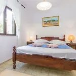 Beachside Villa Marko Apartman *