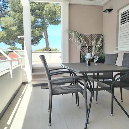 Apartment Beachside Villa Marko