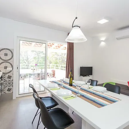Apartment Beachside Villa Marko