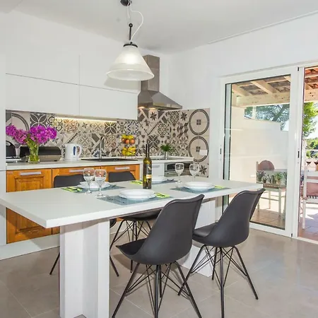 Apartment Beachside Villa Marko