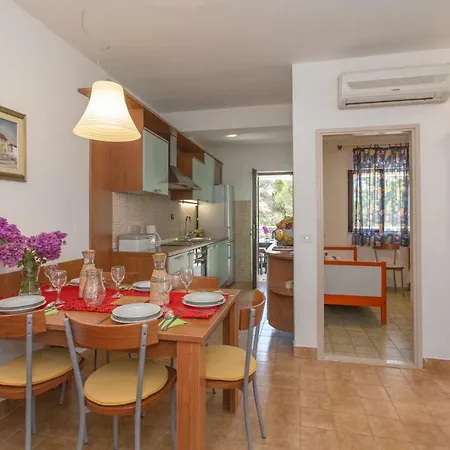 Apartment Beachside Villa Marko Milna (Brac)