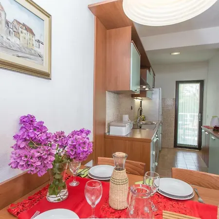 Beachside Villa Marko *