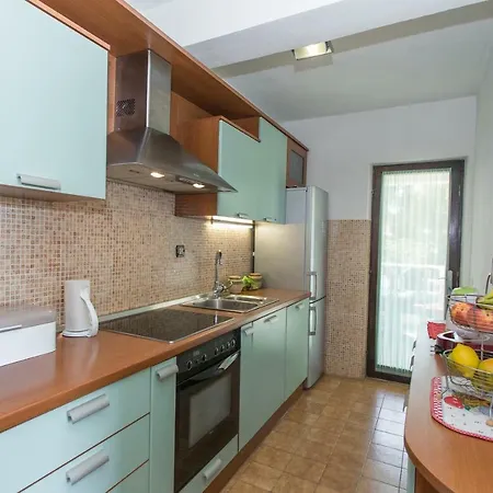 Beachside Villa Marko *