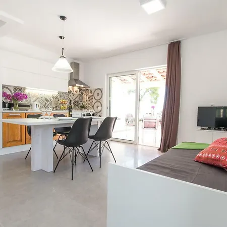 Beachside Villa Marko Apartment *