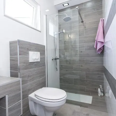 Beachside Villa Marko *