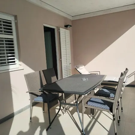 Beachside Marko * 밀나